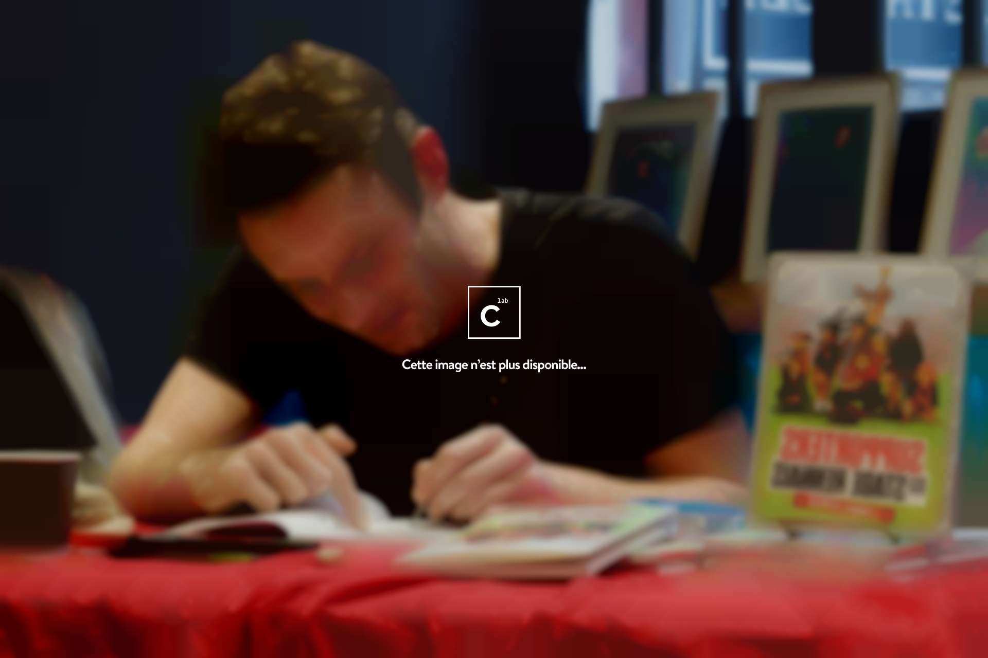 Rencontre Avec Eudes Co Illustrateur Du Guide Supporters Du Stade Rennais Le Manuel Officieux Articles Et Actualites C Lab